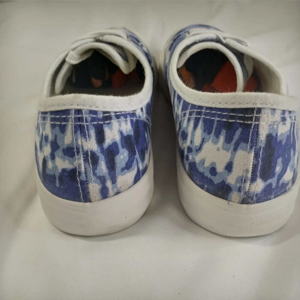 𝅺AVON Blue & White Tie-Dyed Sneakers